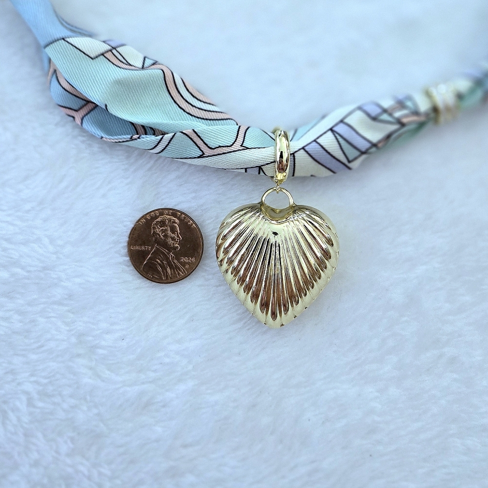 Gemelli👭 Scarf Necklace with Scalloped Gold Heart💛 Pendant - NWT - Picture 8 of 16